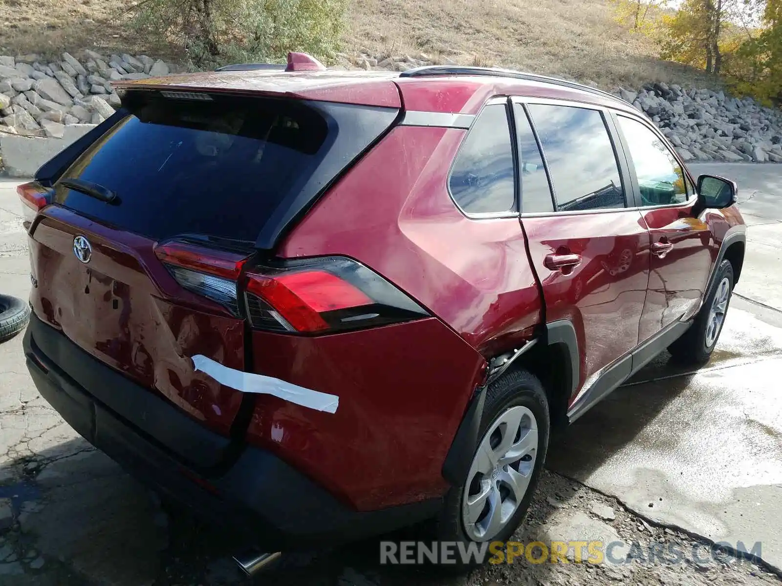 4 Photograph of a damaged car 2T3G1RFV7LC119491 TOYOTA RAV4 2020