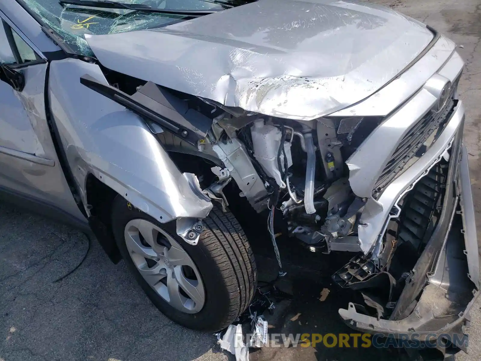 9 Photograph of a damaged car 2T3G1RFV7LW133597 TOYOTA RAV4 2020