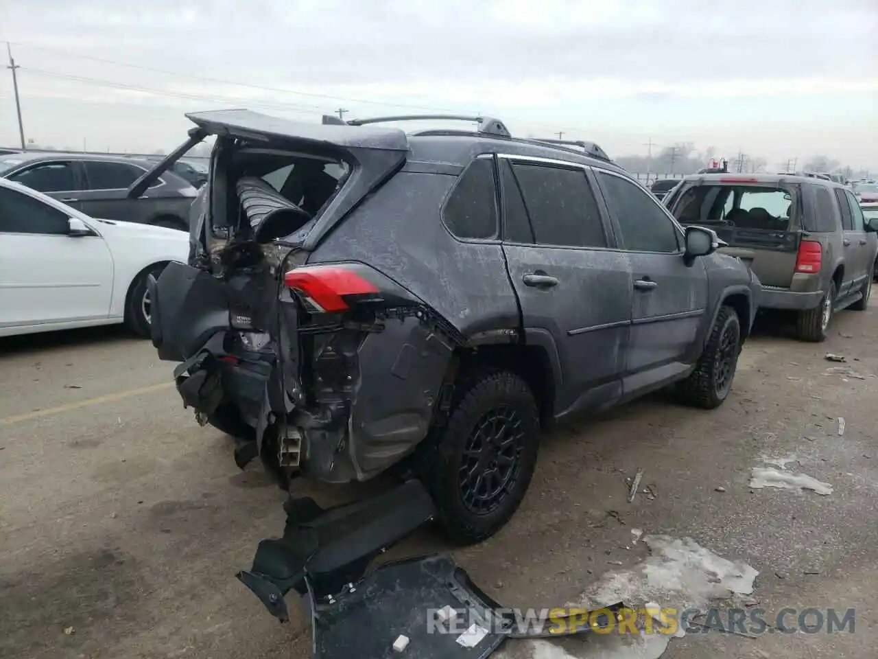 4 Photograph of a damaged car 2T3G1RFV8LC135831 TOYOTA RAV4 2020