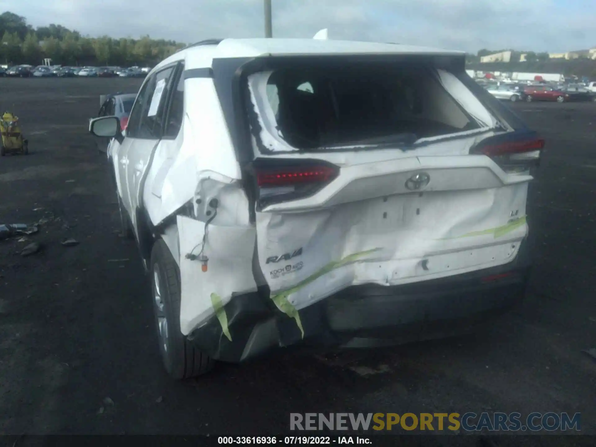 6 Photograph of a damaged car 2T3G1RFV8LW084944 TOYOTA RAV4 2020