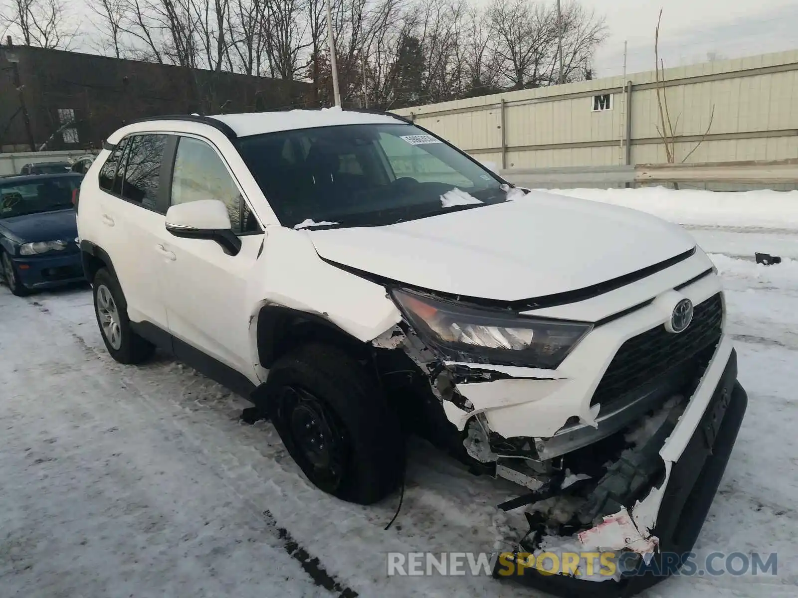 1 Photograph of a damaged car 2T3G1RFV8LW097032 TOYOTA RAV4 2020