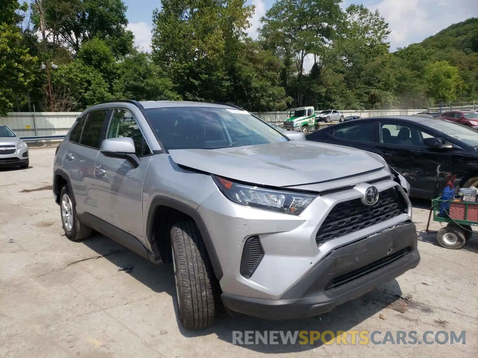 1 Photograph of a damaged car 2T3G1RFV8LW114198 TOYOTA RAV4 2020