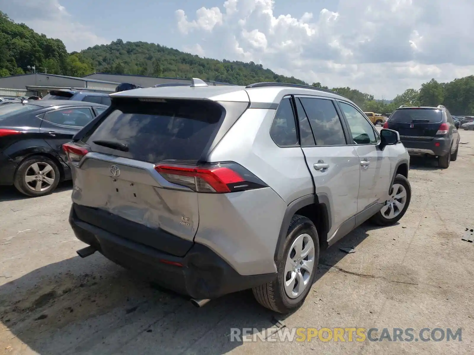 4 Photograph of a damaged car 2T3G1RFV8LW114198 TOYOTA RAV4 2020