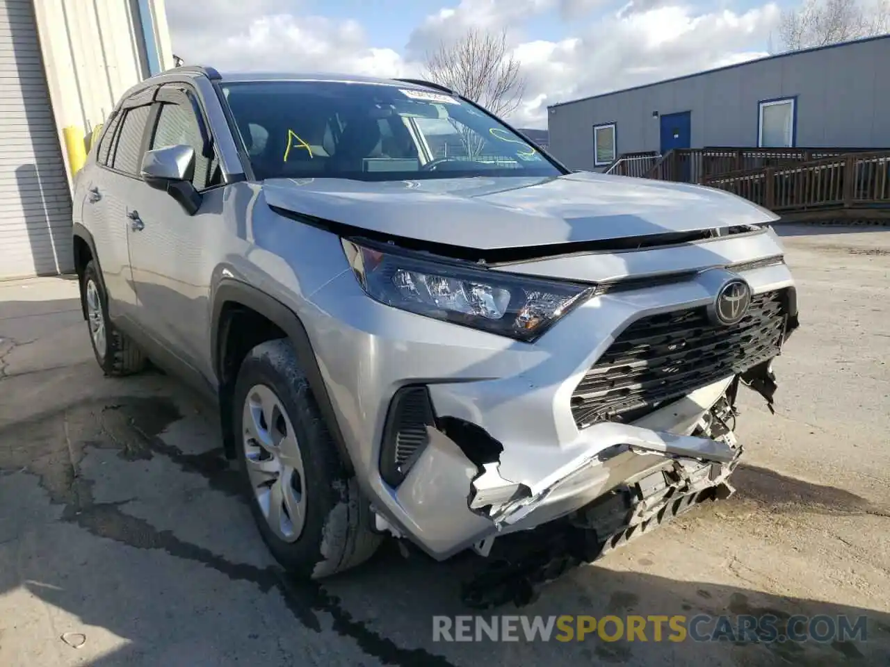 1 Photograph of a damaged car 2T3G1RFV8LW132510 TOYOTA RAV4 2020