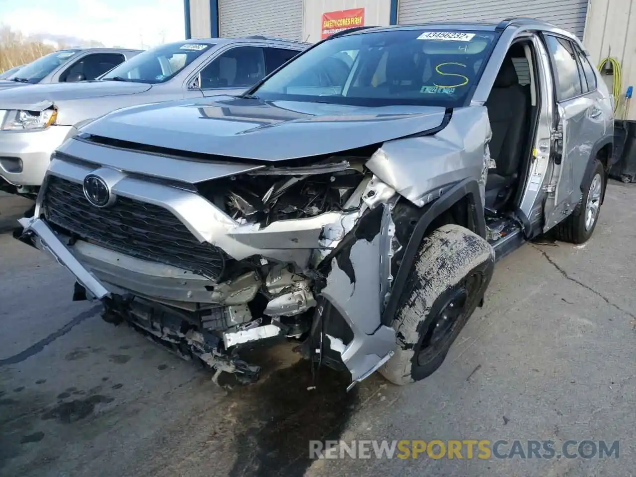 2 Photograph of a damaged car 2T3G1RFV8LW132510 TOYOTA RAV4 2020