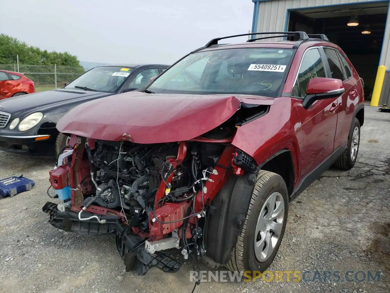 2 Photograph of a damaged car 2T3G1RFV9LW133357 TOYOTA RAV4 2020