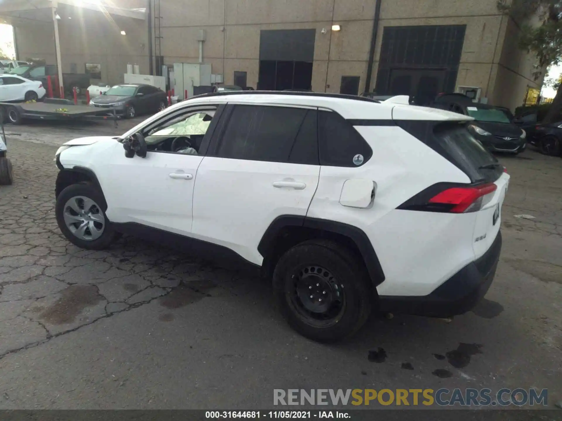 3 Фотография поврежденного автомобиля 2T3G1RFVXLC094389 TOYOTA RAV4 2020