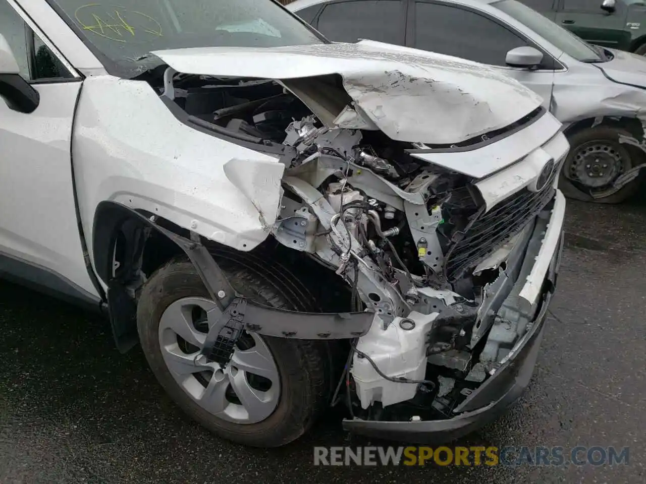 9 Photograph of a damaged car 2T3G1RFVXLW093239 TOYOTA RAV4 2020