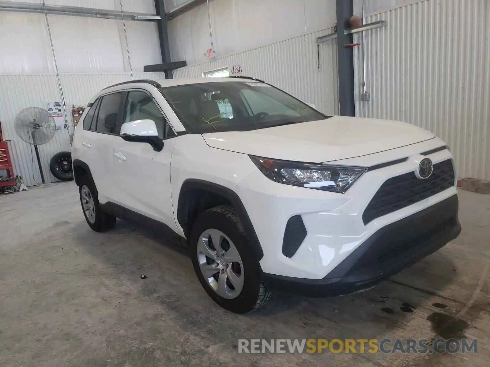 1 Фотография поврежденного автомобиля 2T3G1RFVXLW117605 TOYOTA RAV4 2020