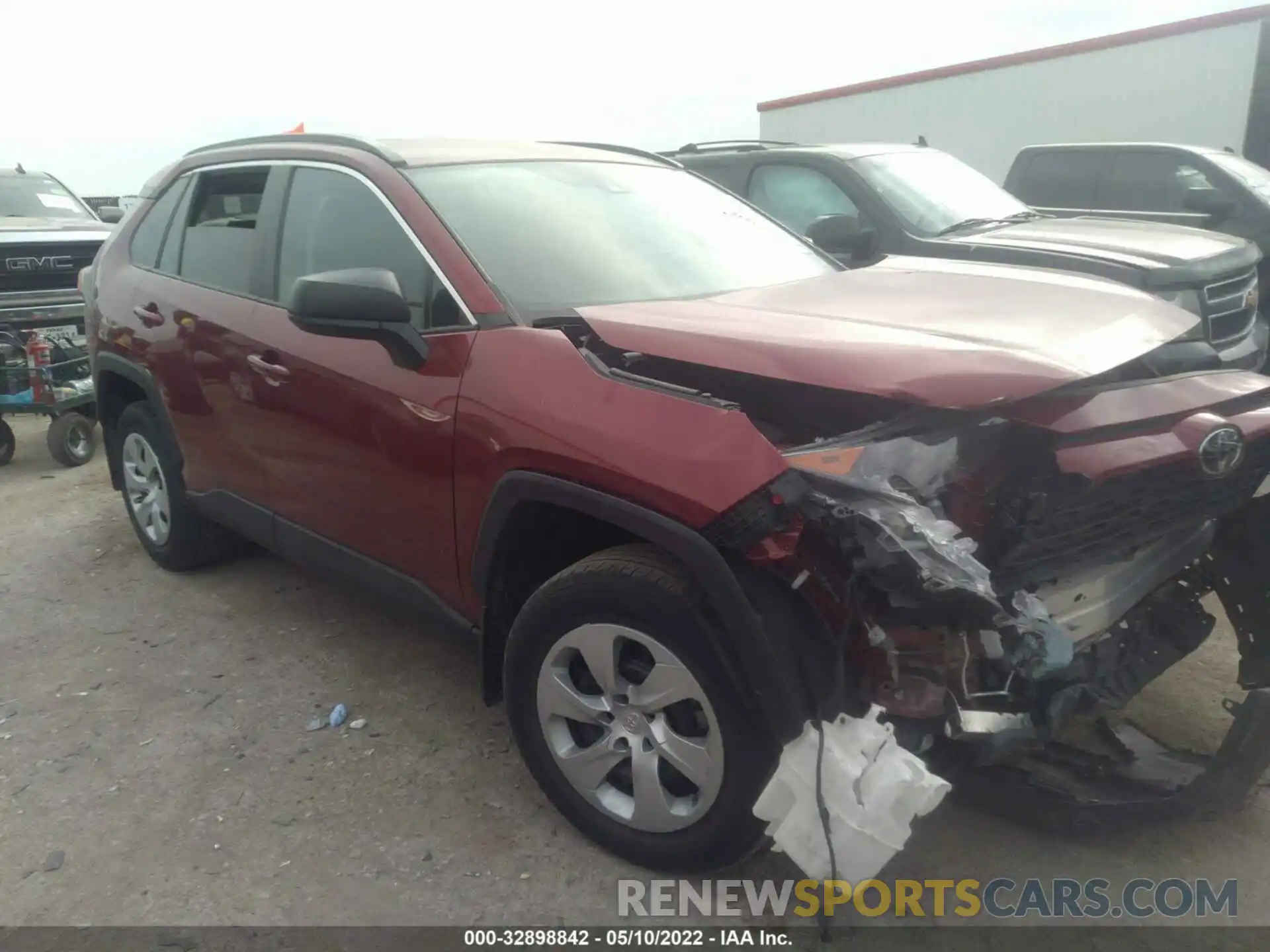 1 Photograph of a damaged car 2T3H1RFV0LC046999 TOYOTA RAV4 2020