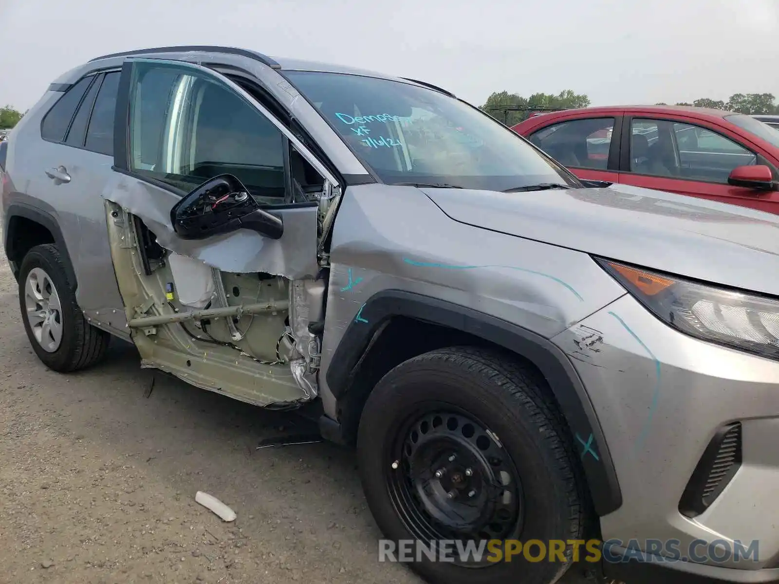 9 Photograph of a damaged car 2T3H1RFV0LC052009 TOYOTA RAV4 2020