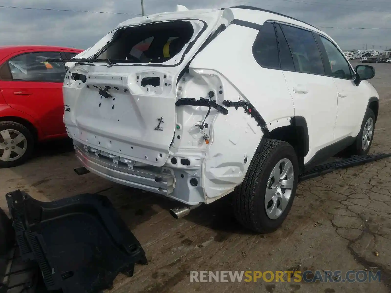 4 Photograph of a damaged car 2T3H1RFV0LC057274 TOYOTA RAV4 2020