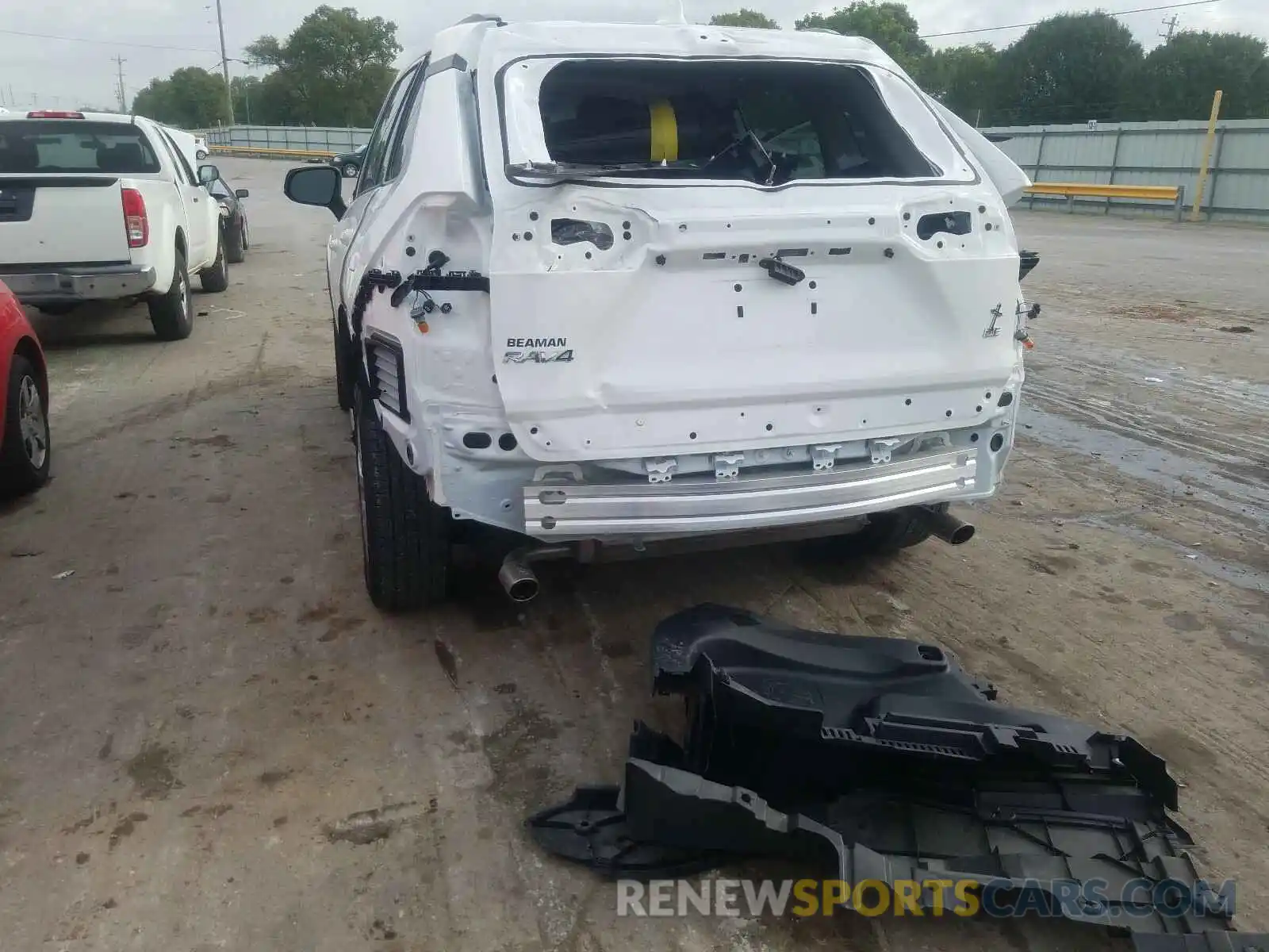 9 Photograph of a damaged car 2T3H1RFV0LC057274 TOYOTA RAV4 2020