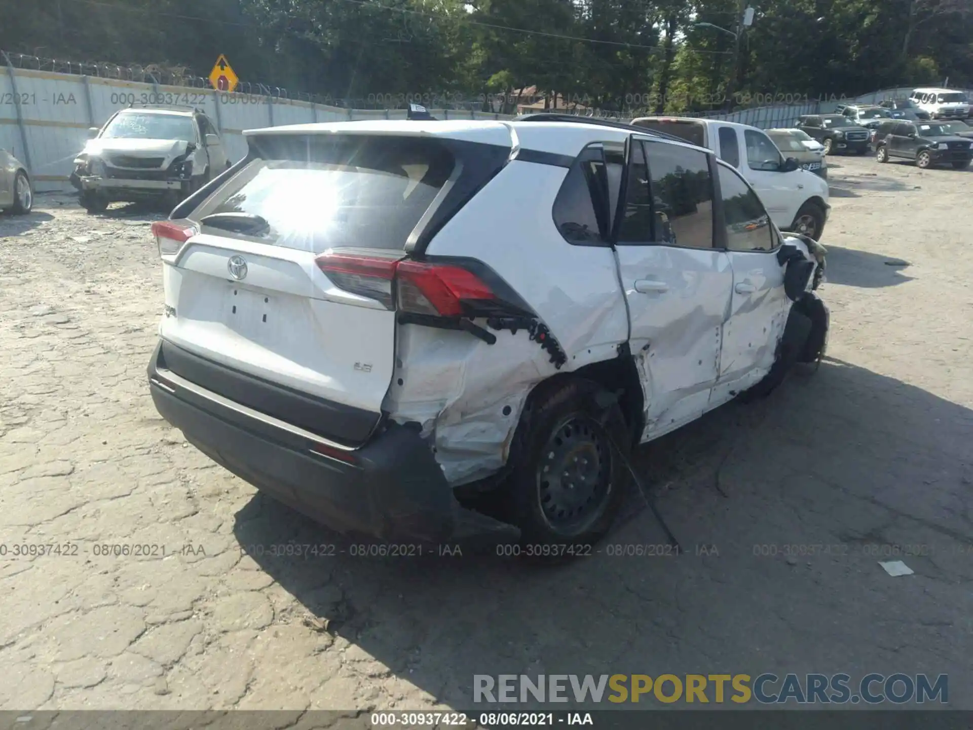 4 Photograph of a damaged car 2T3H1RFV0LC064340 TOYOTA RAV4 2020