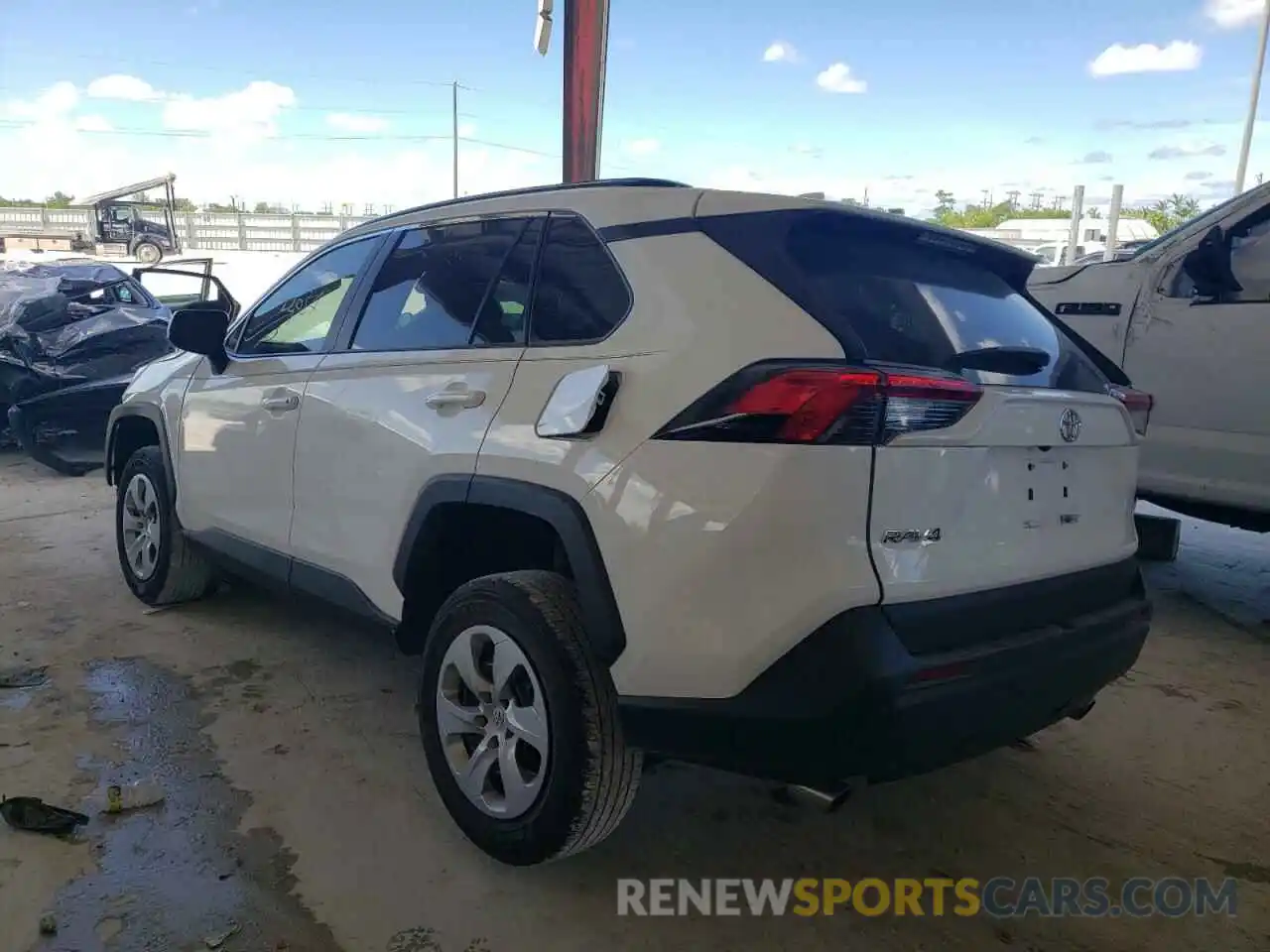 3 Photograph of a damaged car 2T3H1RFV0LC075709 TOYOTA RAV4 2020