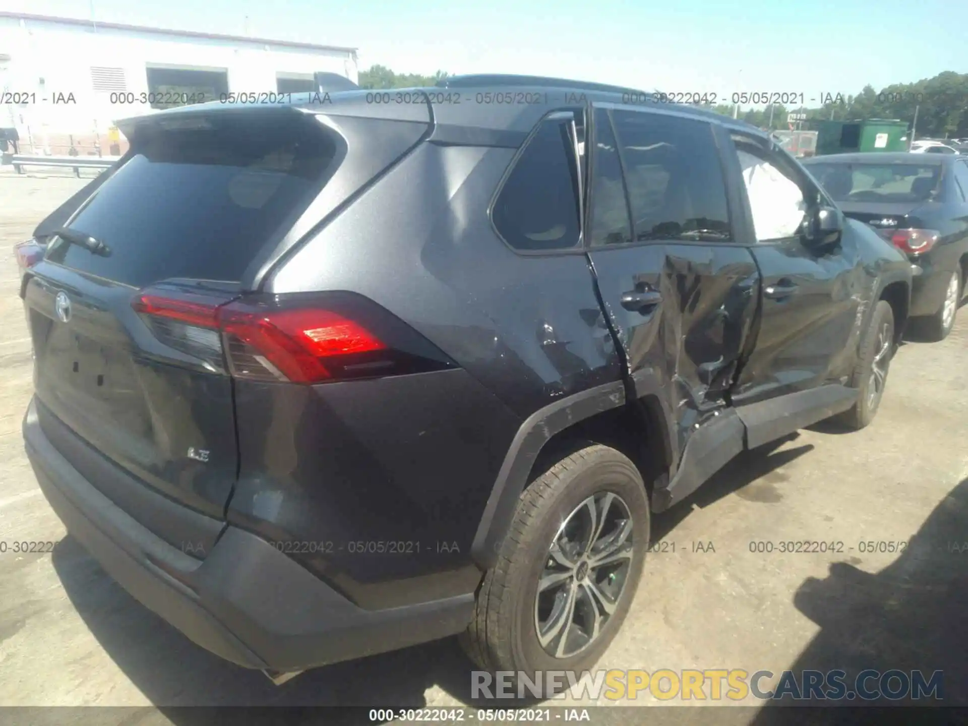 4 Photograph of a damaged car 2T3H1RFV0LC076102 TOYOTA RAV4 2020