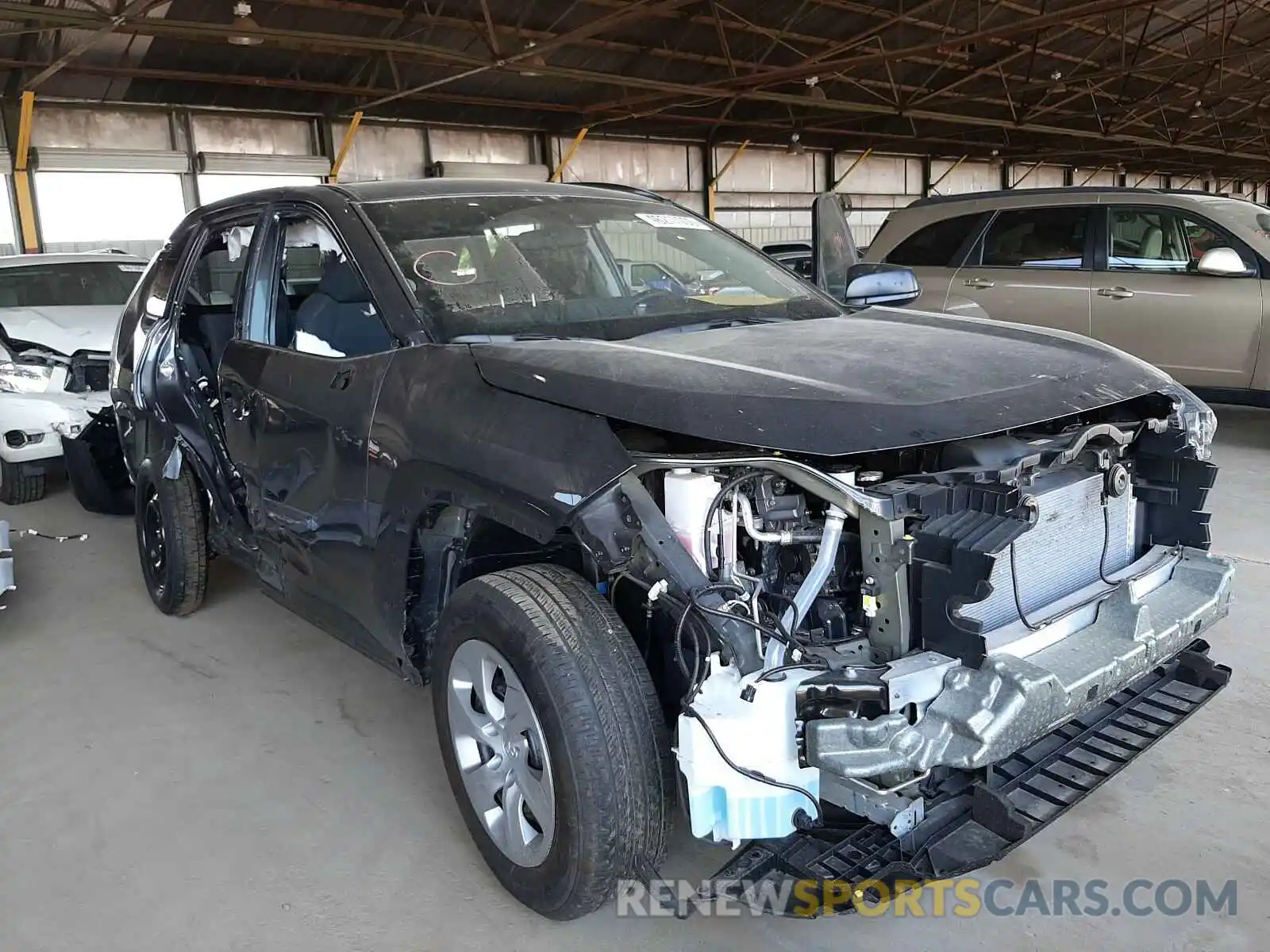 1 Photograph of a damaged car 2T3H1RFV0LW066670 TOYOTA RAV4 2020