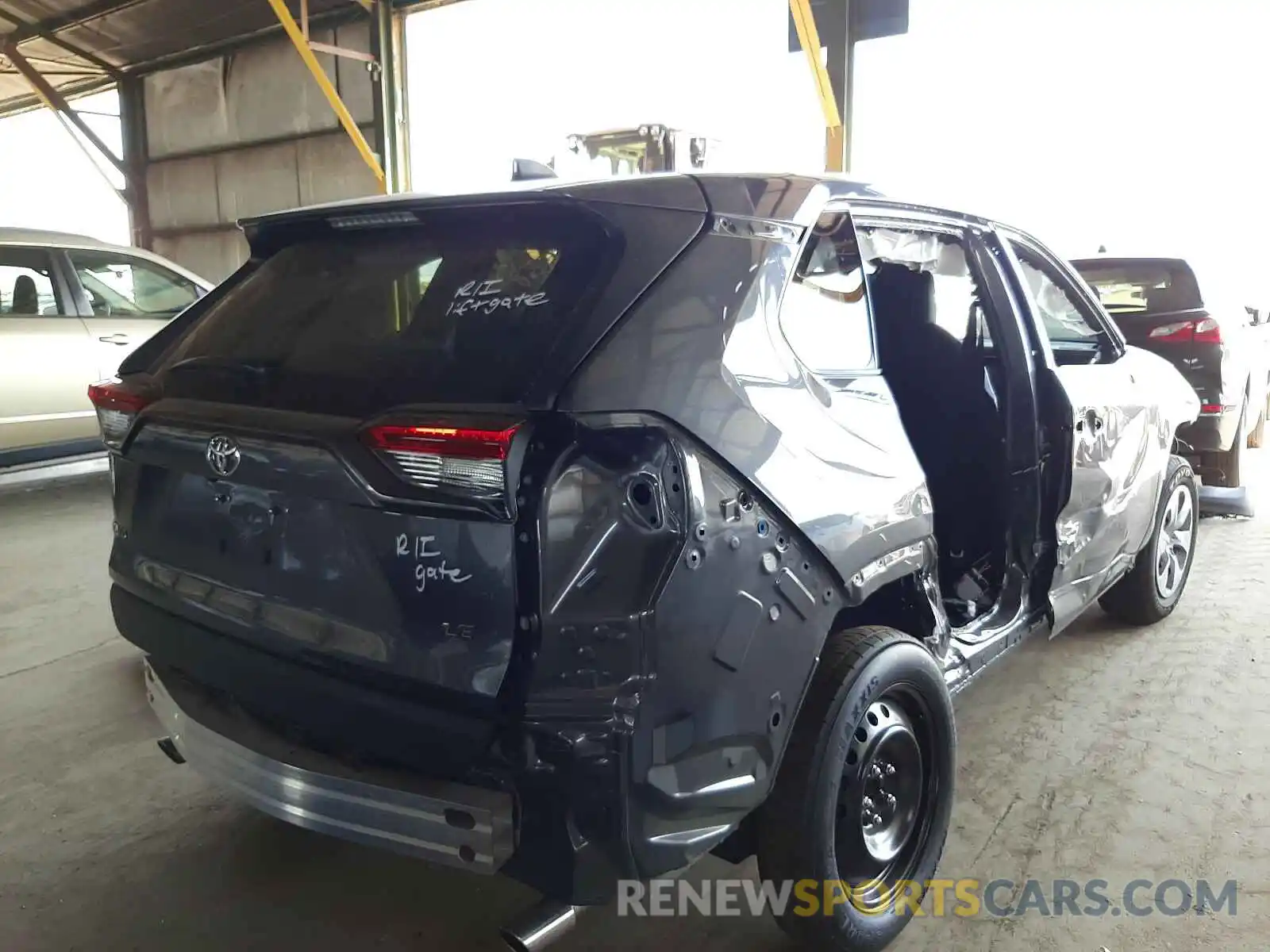 4 Photograph of a damaged car 2T3H1RFV0LW066670 TOYOTA RAV4 2020