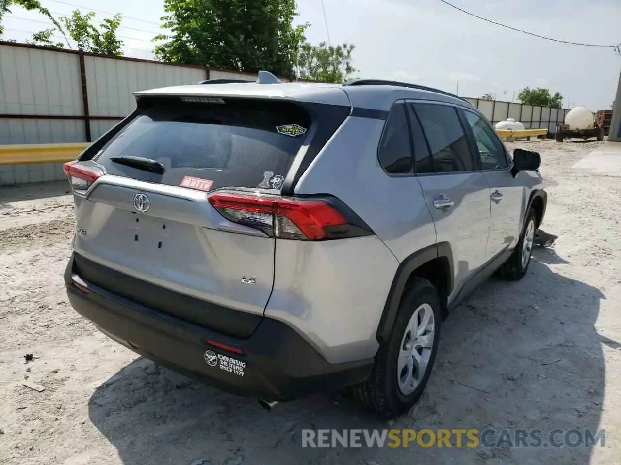 4 Photograph of a damaged car 2T3H1RFV0LW071206 TOYOTA RAV4 2020