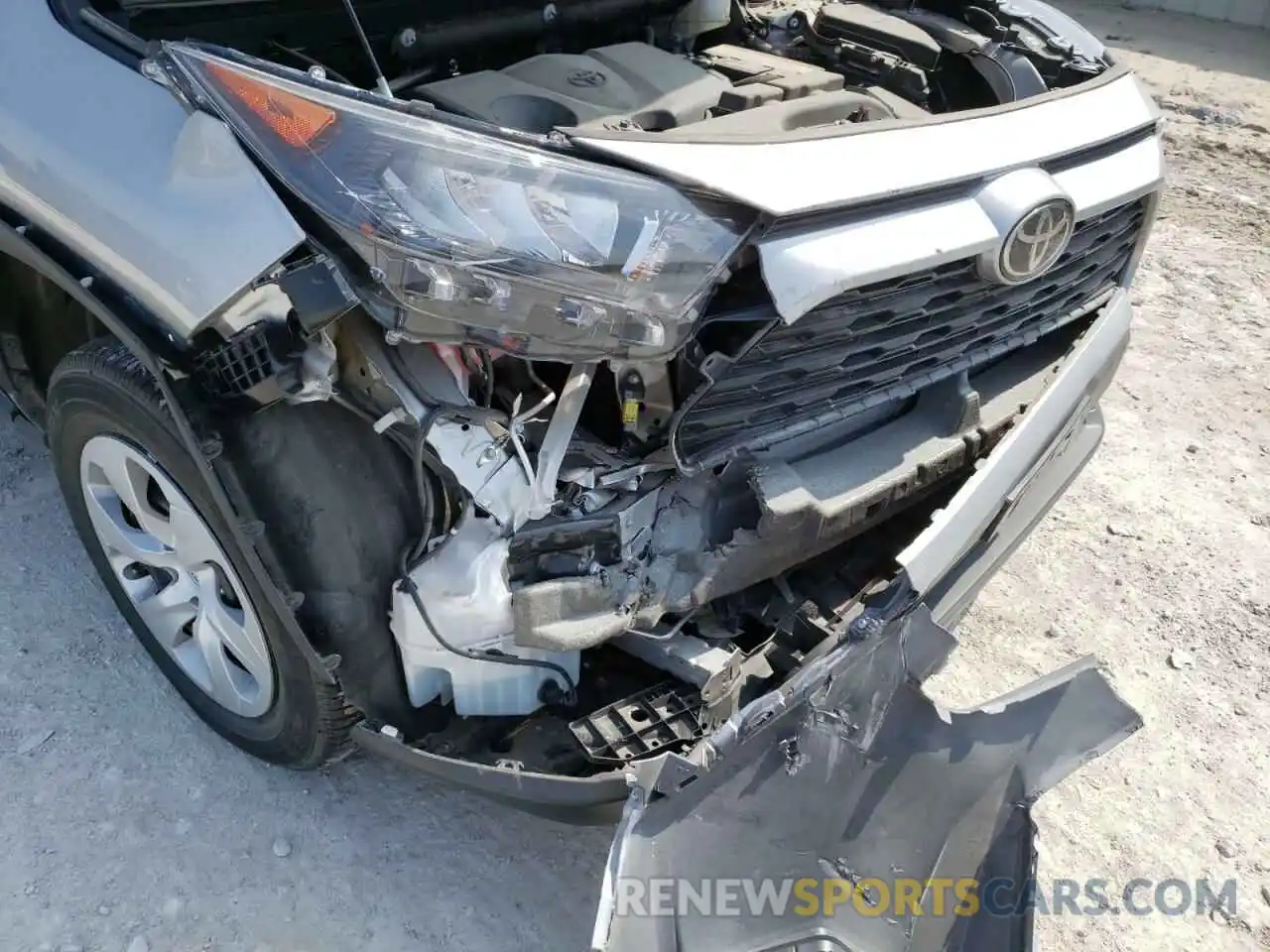 9 Photograph of a damaged car 2T3H1RFV0LW071206 TOYOTA RAV4 2020