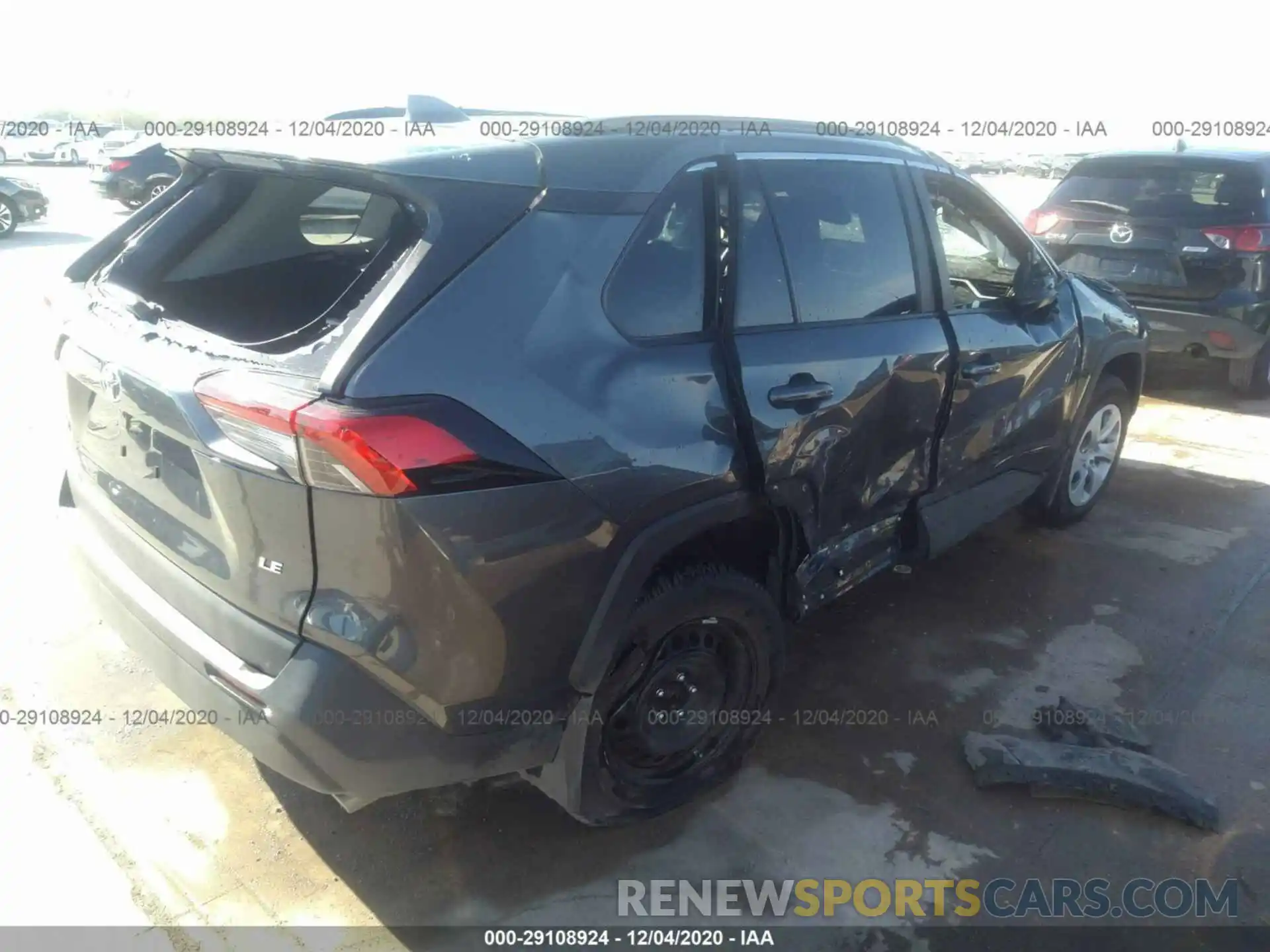 4 Photograph of a damaged car 2T3H1RFV0LW090015 TOYOTA RAV4 2020