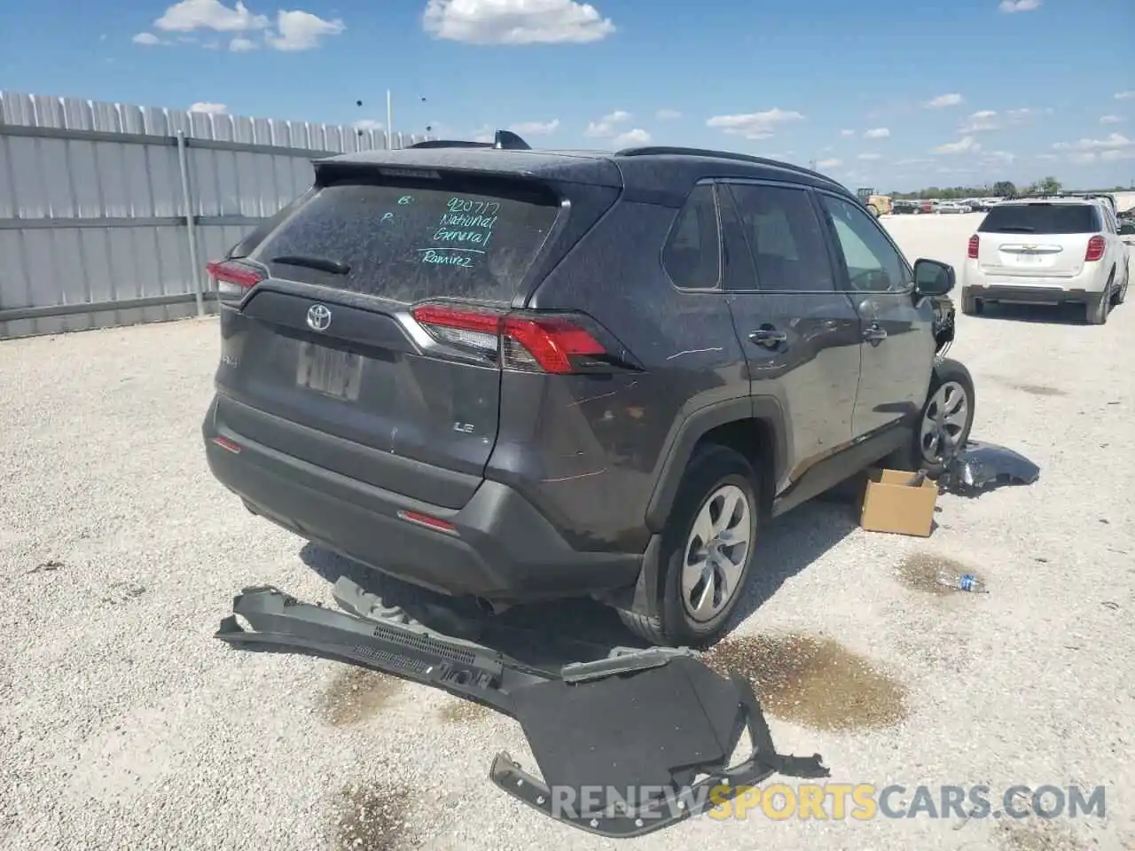 4 Photograph of a damaged car 2T3H1RFV0LW101465 TOYOTA RAV4 2020