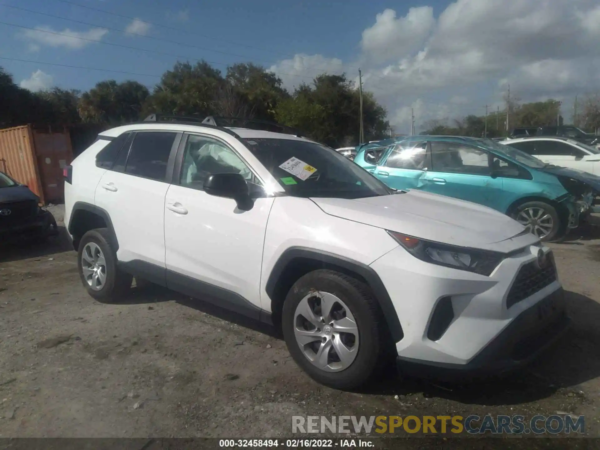 1 Photograph of a damaged car 2T3H1RFV0LW102714 TOYOTA RAV4 2020