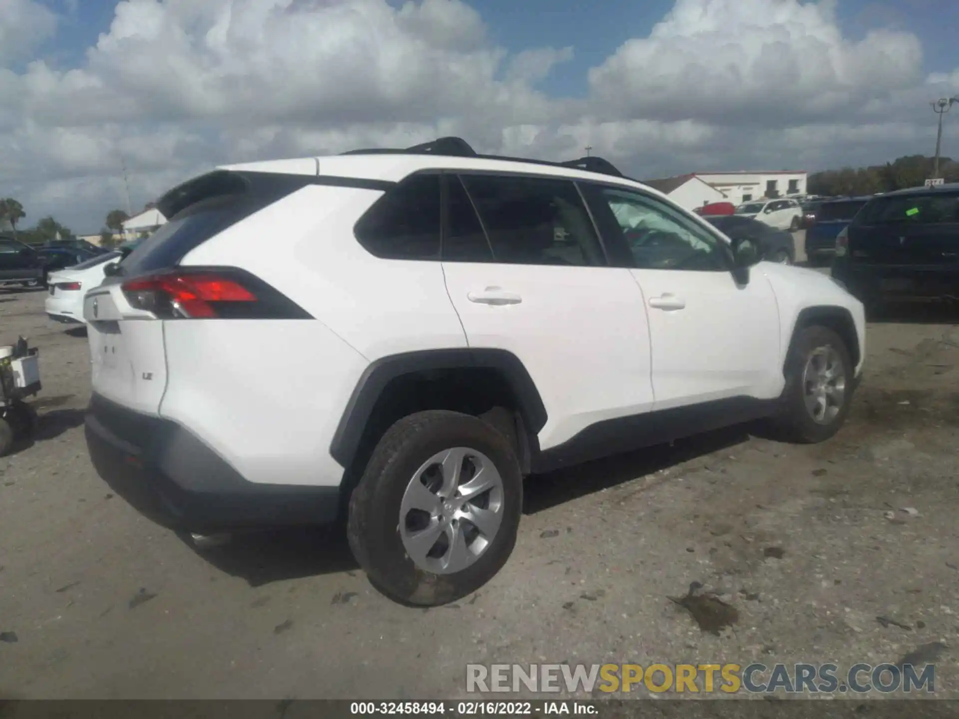 4 Photograph of a damaged car 2T3H1RFV0LW102714 TOYOTA RAV4 2020