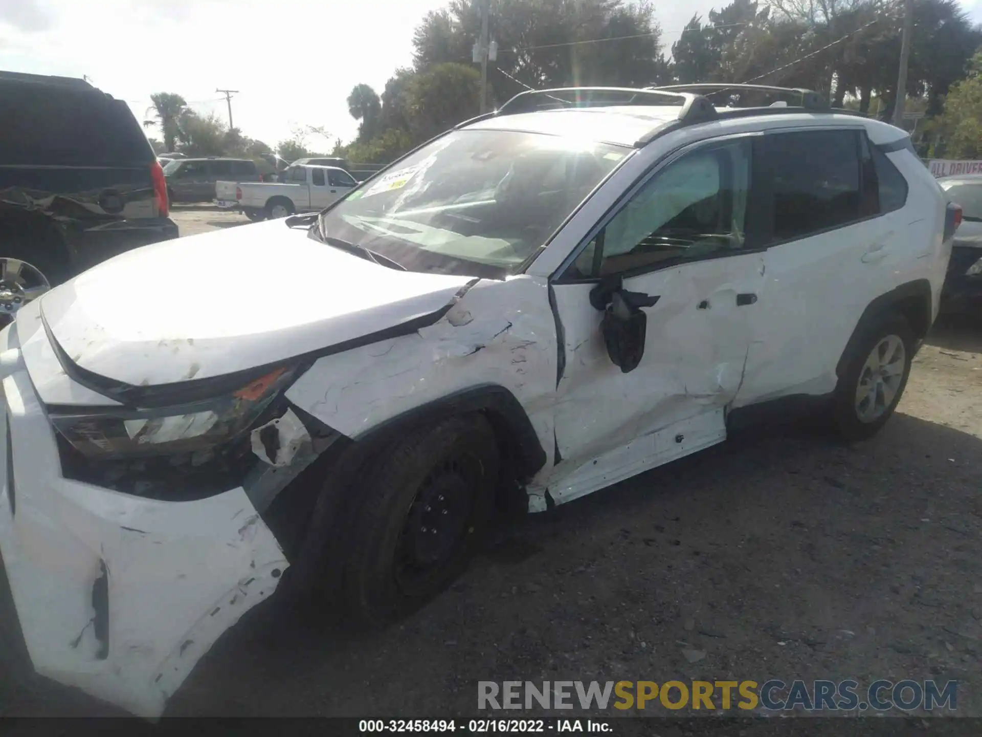 6 Photograph of a damaged car 2T3H1RFV0LW102714 TOYOTA RAV4 2020