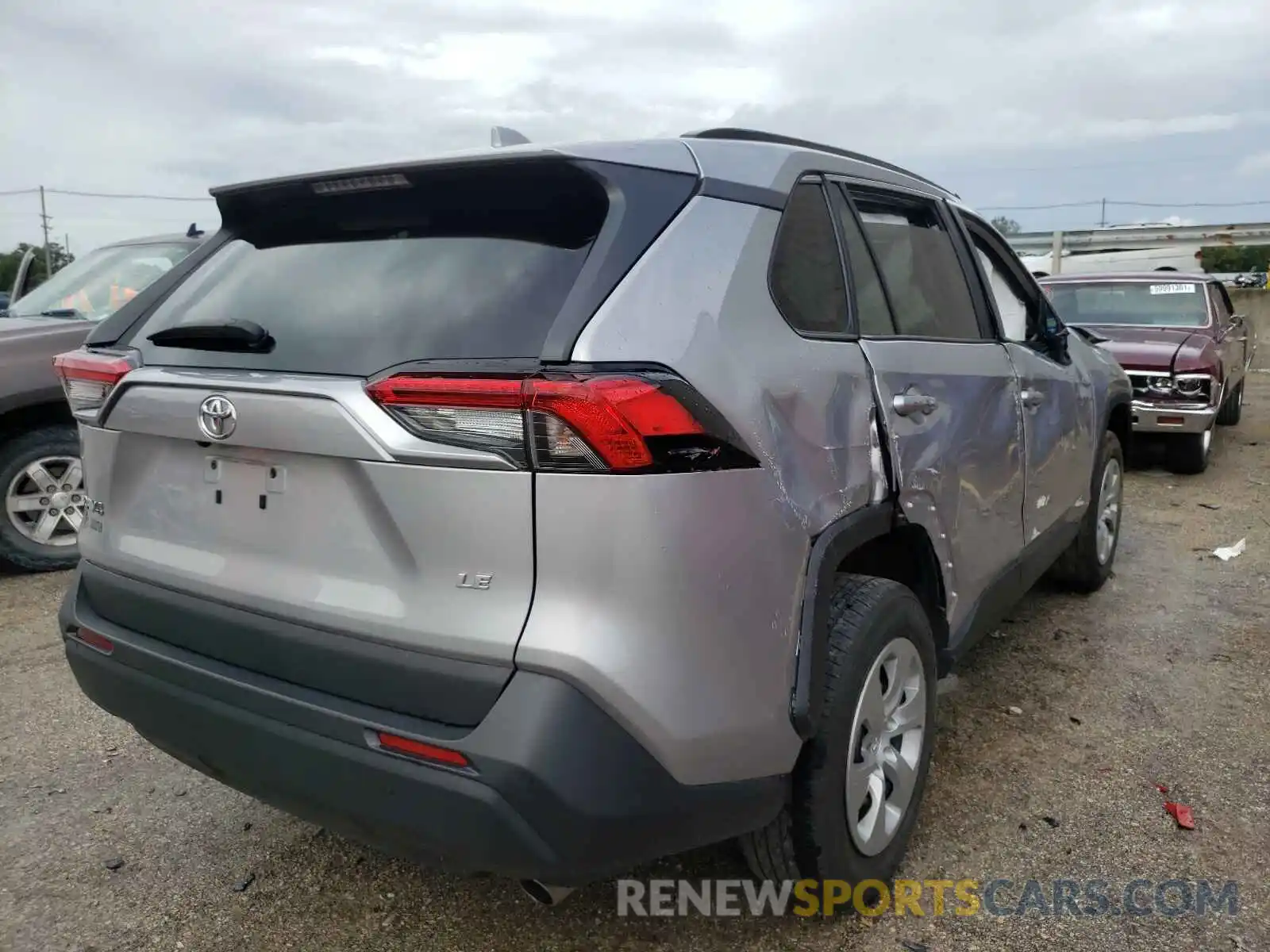 4 Photograph of a damaged car 2T3H1RFV1LC046753 TOYOTA RAV4 2020