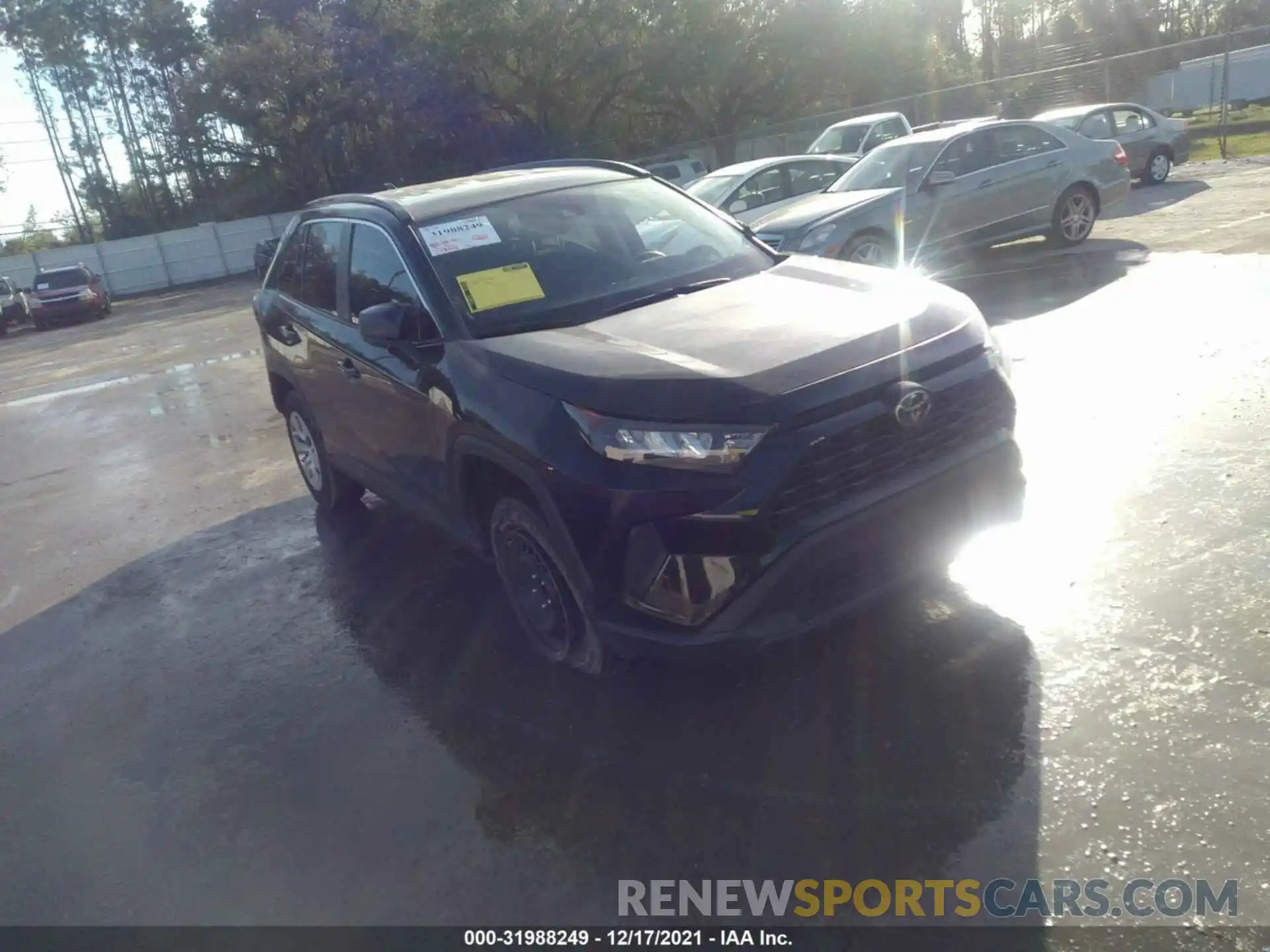 1 Photograph of a damaged car 2T3H1RFV1LC049555 TOYOTA RAV4 2020