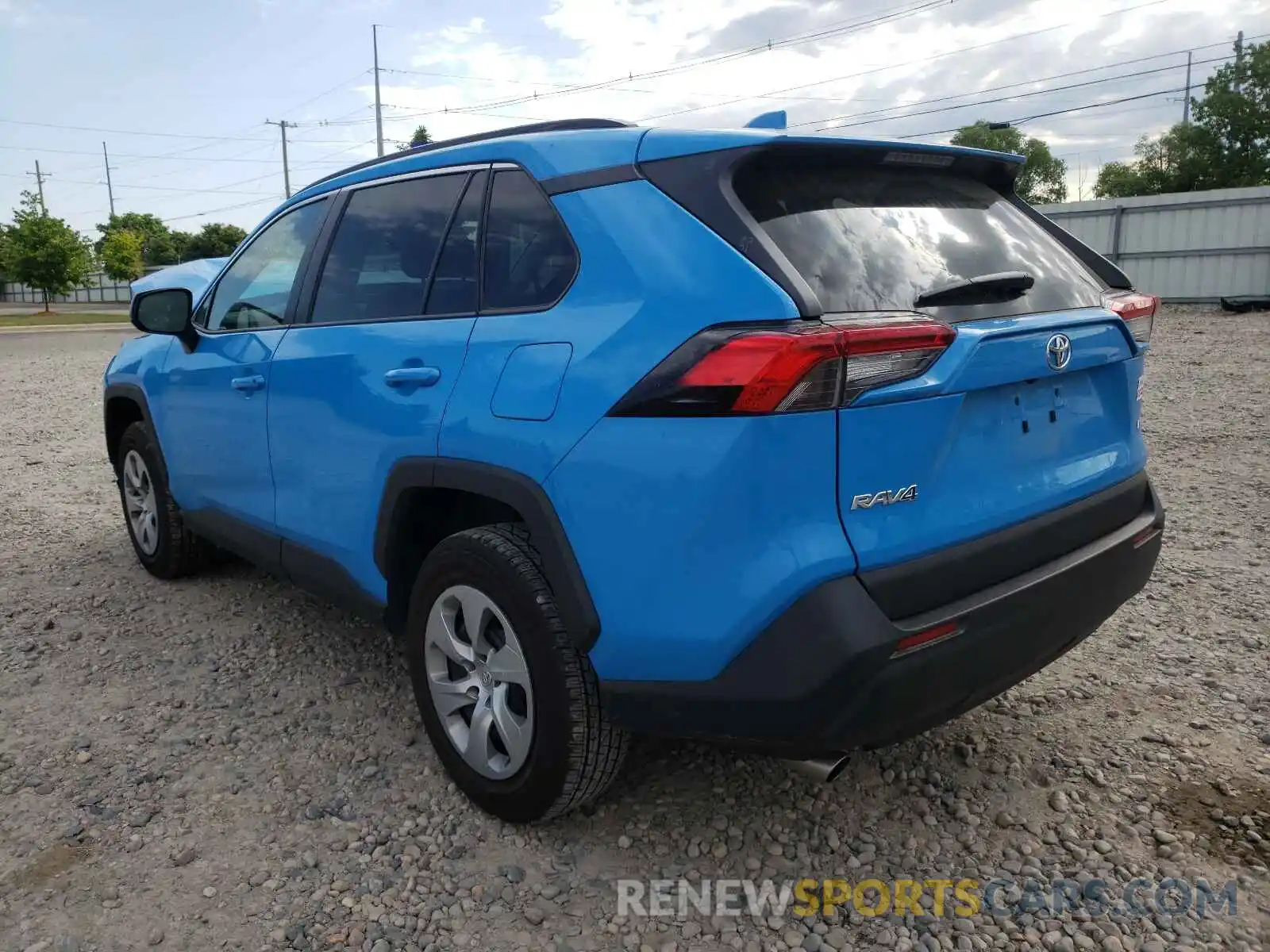 3 Photograph of a damaged car 2T3H1RFV1LC050639 TOYOTA RAV4 2020