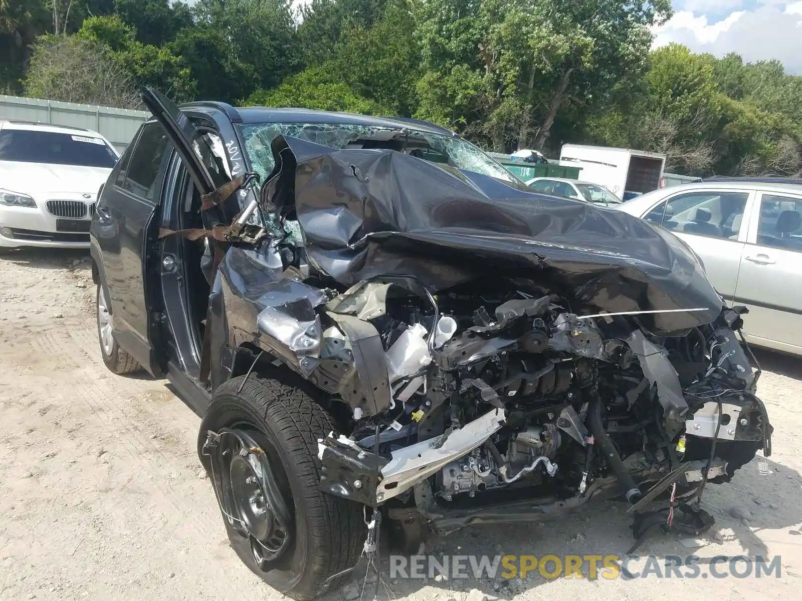 1 Photograph of a damaged car 2T3H1RFV1LC055761 TOYOTA RAV4 2020