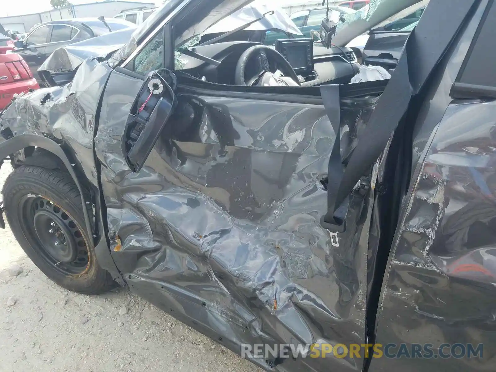 10 Photograph of a damaged car 2T3H1RFV1LC055761 TOYOTA RAV4 2020