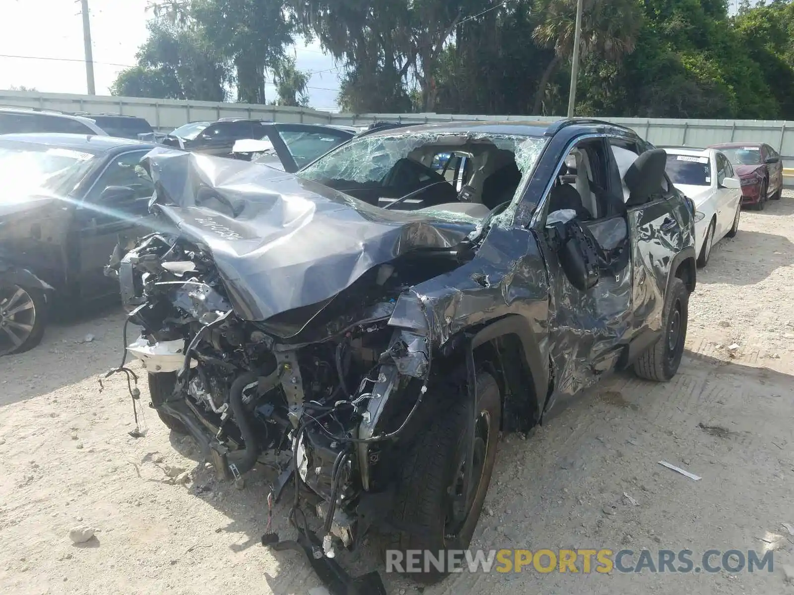 2 Photograph of a damaged car 2T3H1RFV1LC055761 TOYOTA RAV4 2020