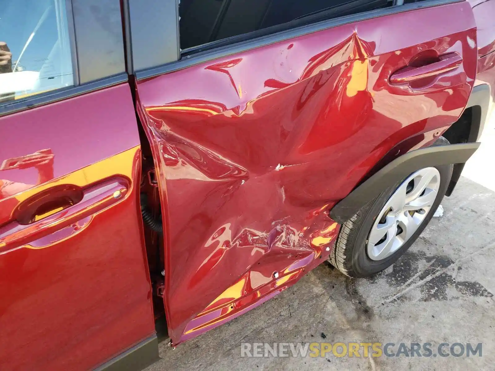 9 Photograph of a damaged car 2T3H1RFV1LC075444 TOYOTA RAV4 2020