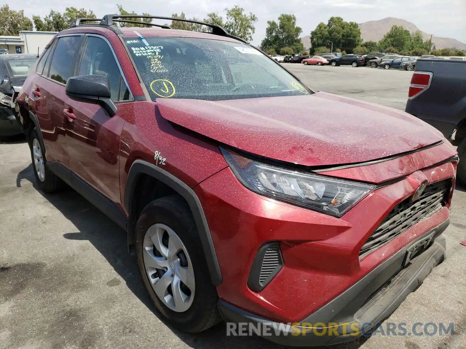 1 Photograph of a damaged car 2T3H1RFV1LW058710 TOYOTA RAV4 2020