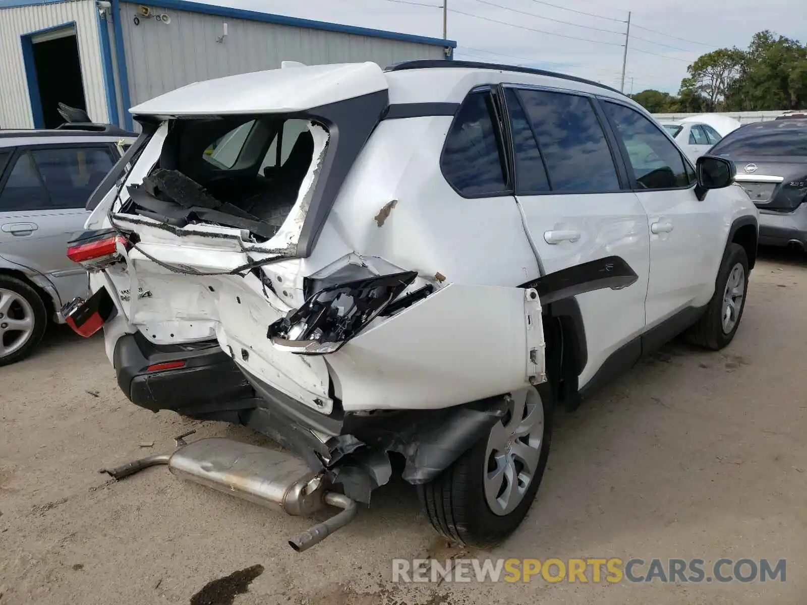 4 Photograph of a damaged car 2T3H1RFV1LW067021 TOYOTA RAV4 2020