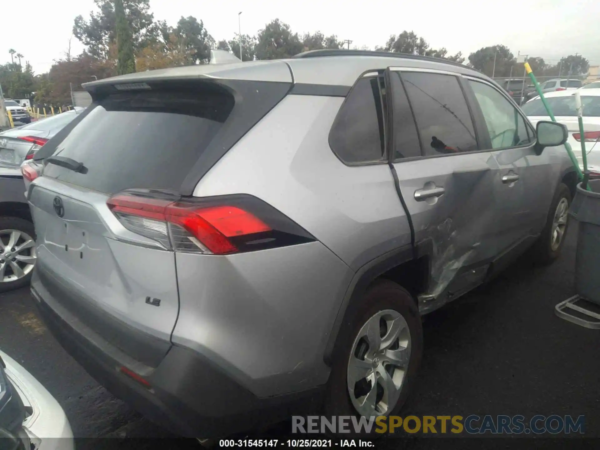 4 Photograph of a damaged car 2T3H1RFV1LW081775 TOYOTA RAV4 2020