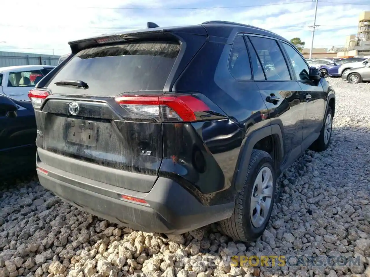 4 Photograph of a damaged car 2T3H1RFV1LW095238 TOYOTA RAV4 2020