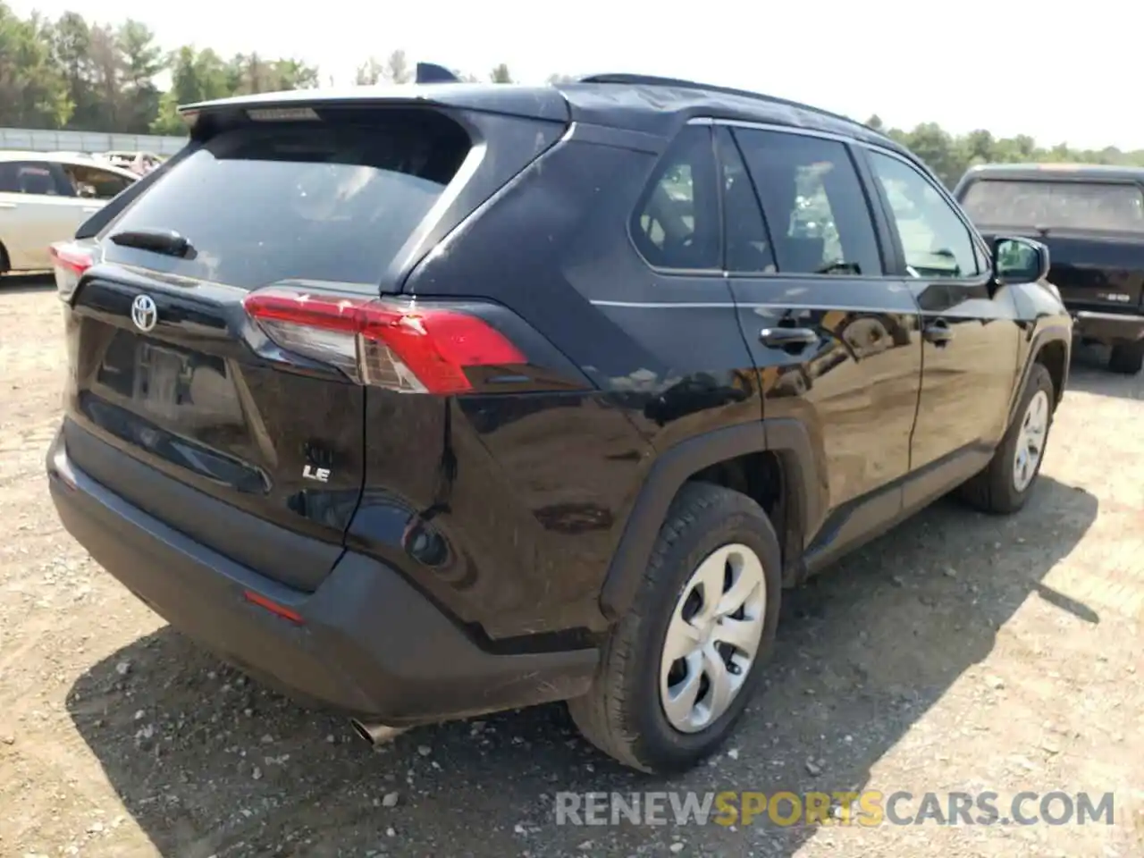 4 Photograph of a damaged car 2T3H1RFV1LW100132 TOYOTA RAV4 2020