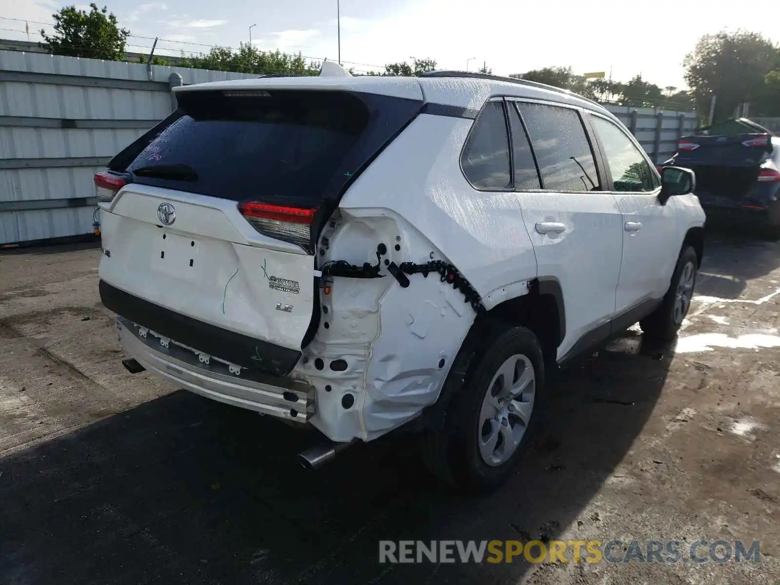 4 Photograph of a damaged car 2T3H1RFV2LC041481 TOYOTA RAV4 2020