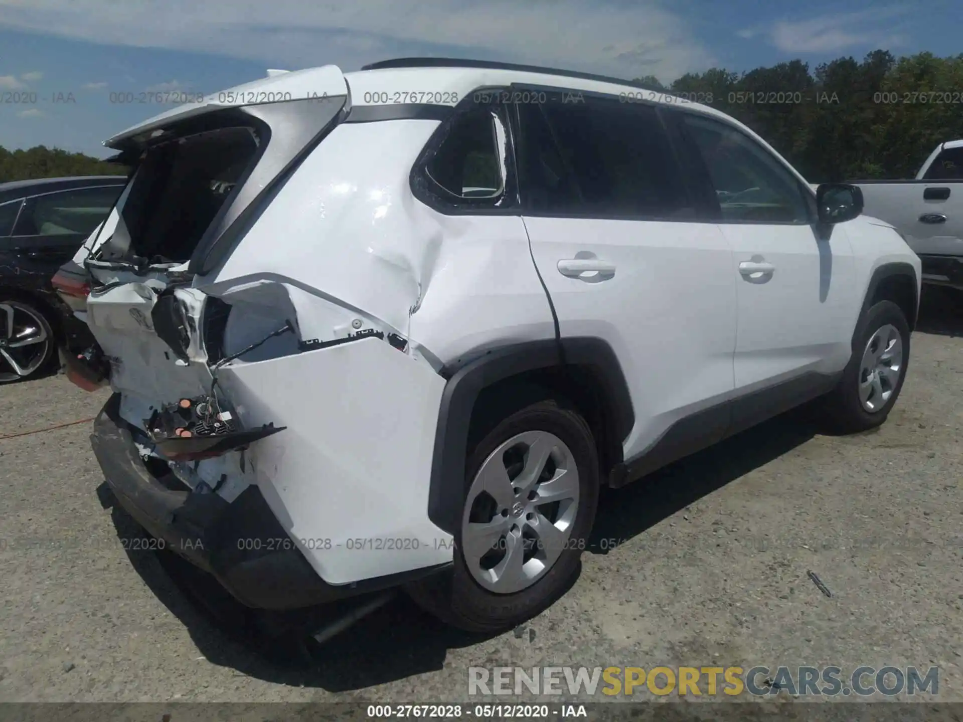 4 Photograph of a damaged car 2T3H1RFV2LC050262 TOYOTA RAV4 2020