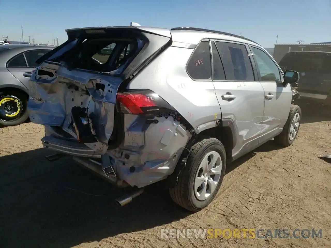 4 Photograph of a damaged car 2T3H1RFV2LC051668 TOYOTA RAV4 2020