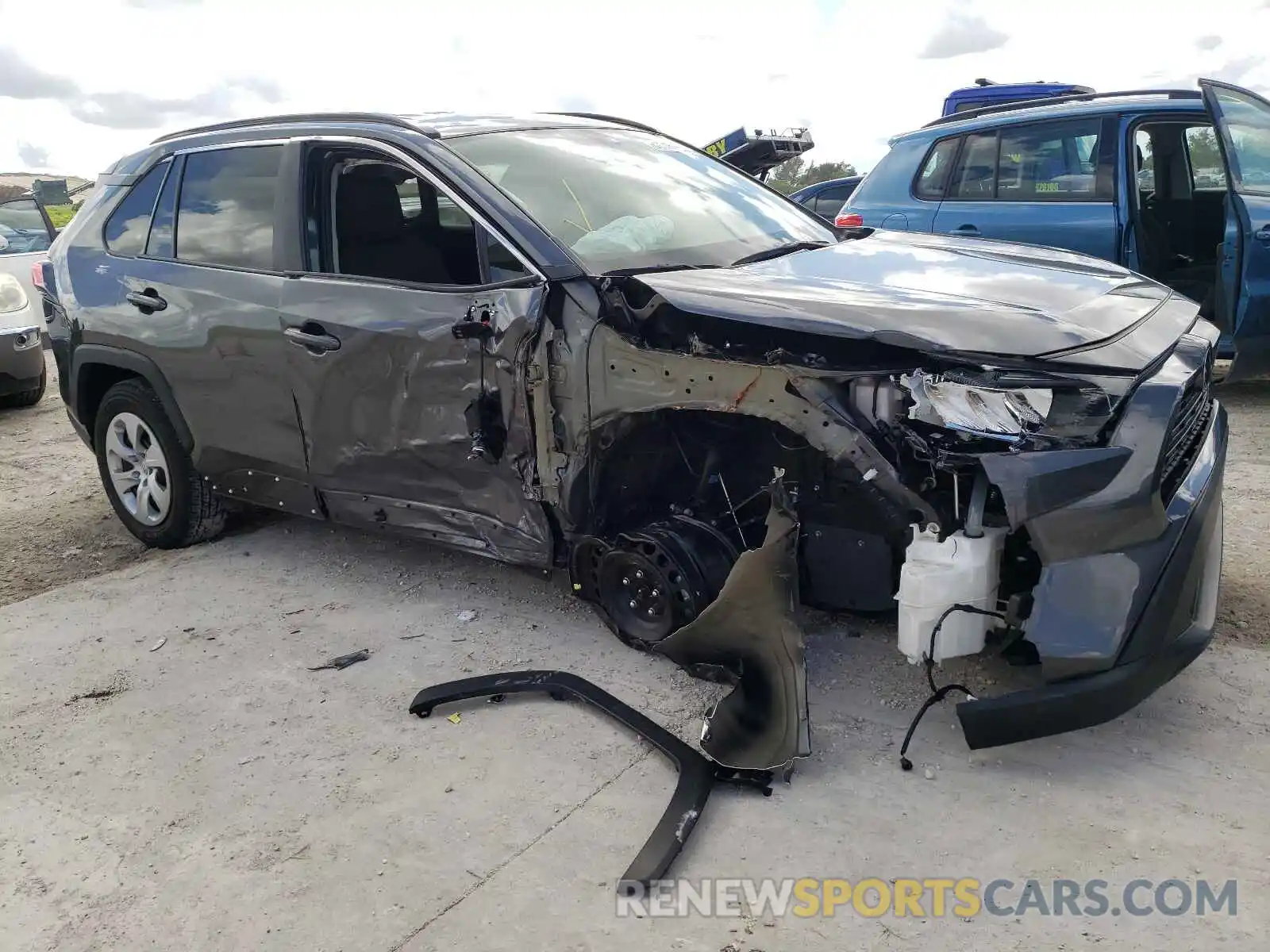 9 Photograph of a damaged car 2T3H1RFV2LC068101 TOYOTA RAV4 2020