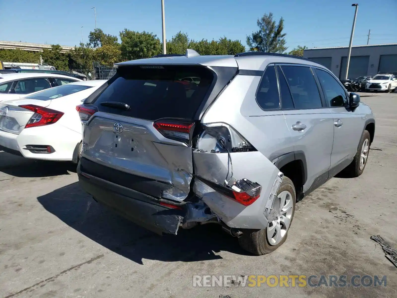 4 Photograph of a damaged car 2T3H1RFV2LC079003 TOYOTA RAV4 2020