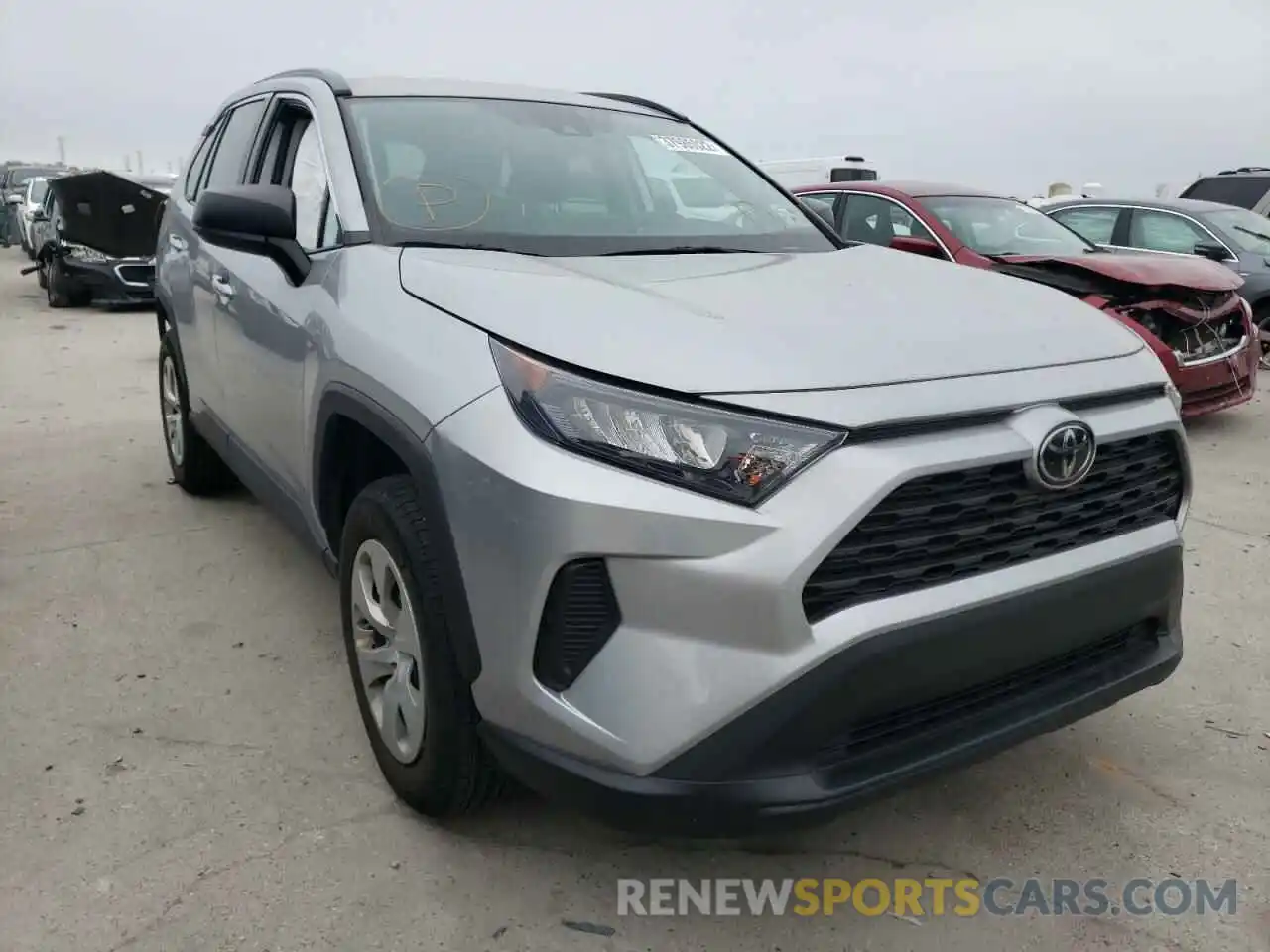 1 Photograph of a damaged car 2T3H1RFV2LW061101 TOYOTA RAV4 2020