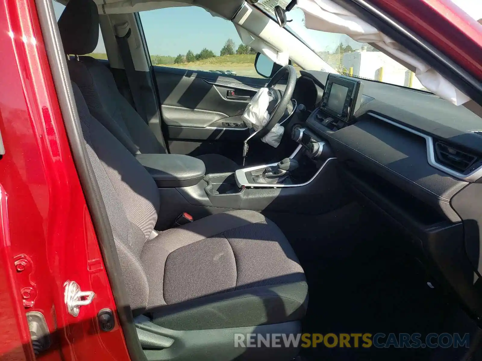 5 Photograph of a damaged car 2T3H1RFV2LW062247 TOYOTA RAV4 2020