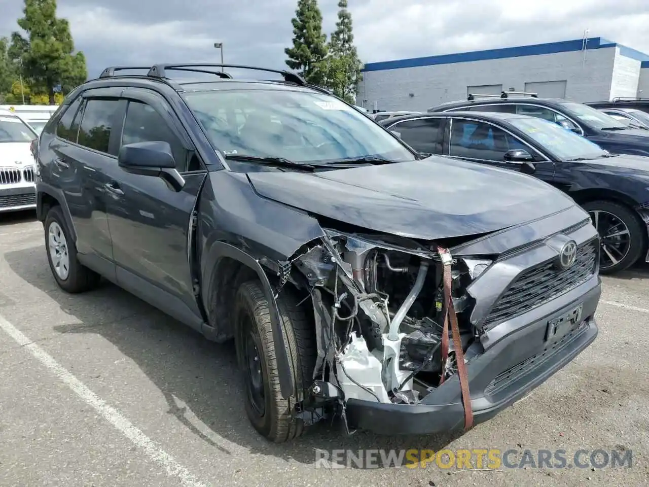 4 Photograph of a damaged car 2T3H1RFV2LW065410 TOYOTA RAV4 2020