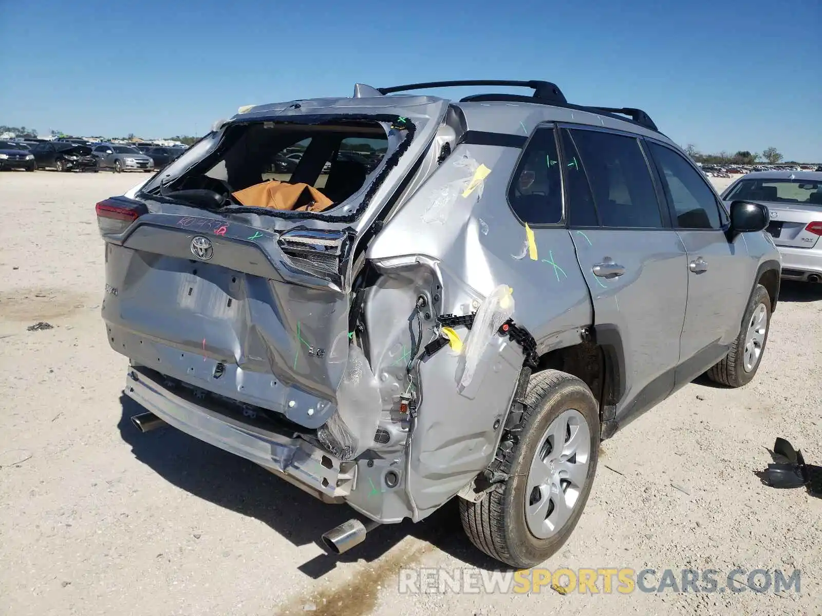 4 Photograph of a damaged car 2T3H1RFV2LW089075 TOYOTA RAV4 2020